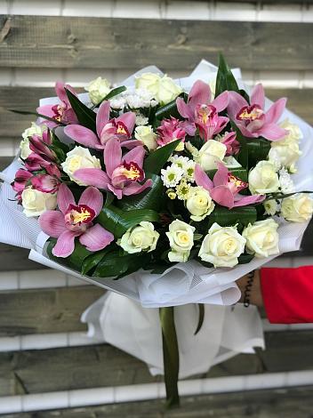 Букет цветов из: Розы и Хризантемы в Анциферово Новгородская область