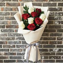Букет цветов из:  Розы в Анциферово Новгородская область