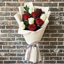 Букет цветов из:  Розы в Анциферово Новгородская область