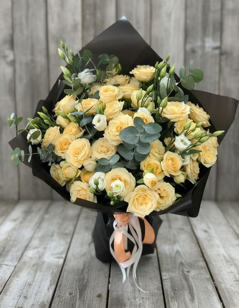 Букет цветов из: Розы и Лизиантусы в Анциферово Новгородская область