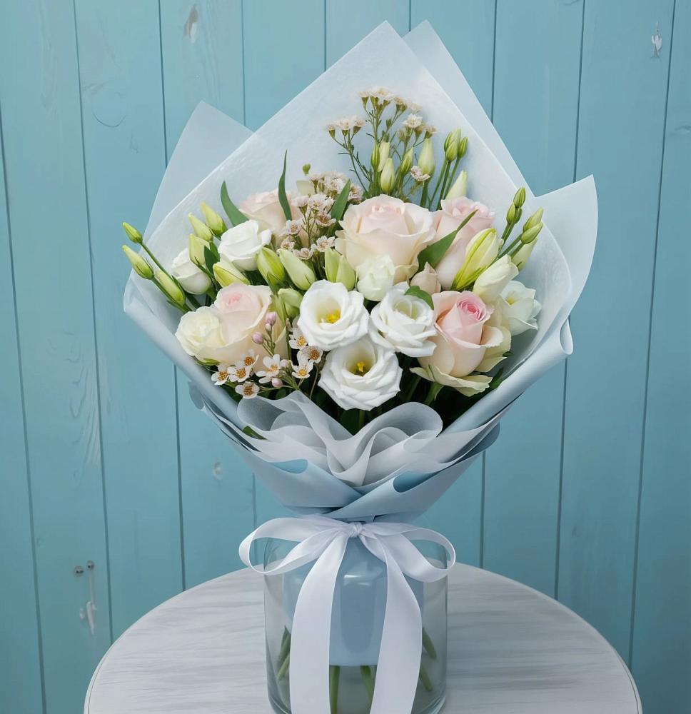 Букет цветов из: Розы и Лизиантусы в Анциферово Новгородская область