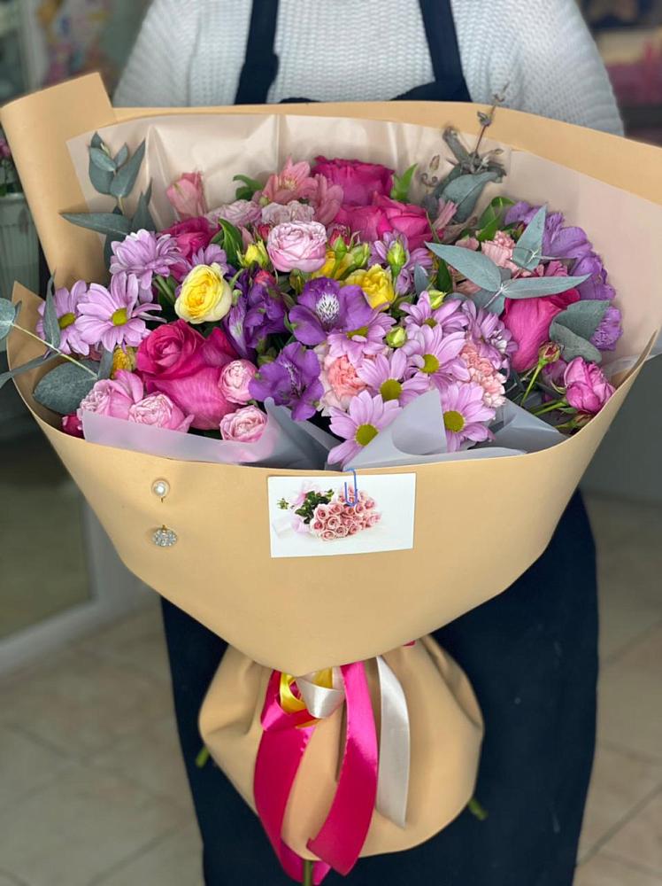 Букет цветов из: Хризантемы, Гвоздики и Альстромерии в Анциферово Новгородская область