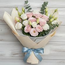 Букет цветов из:  Лизиантусы в Анциферово Новгородская область