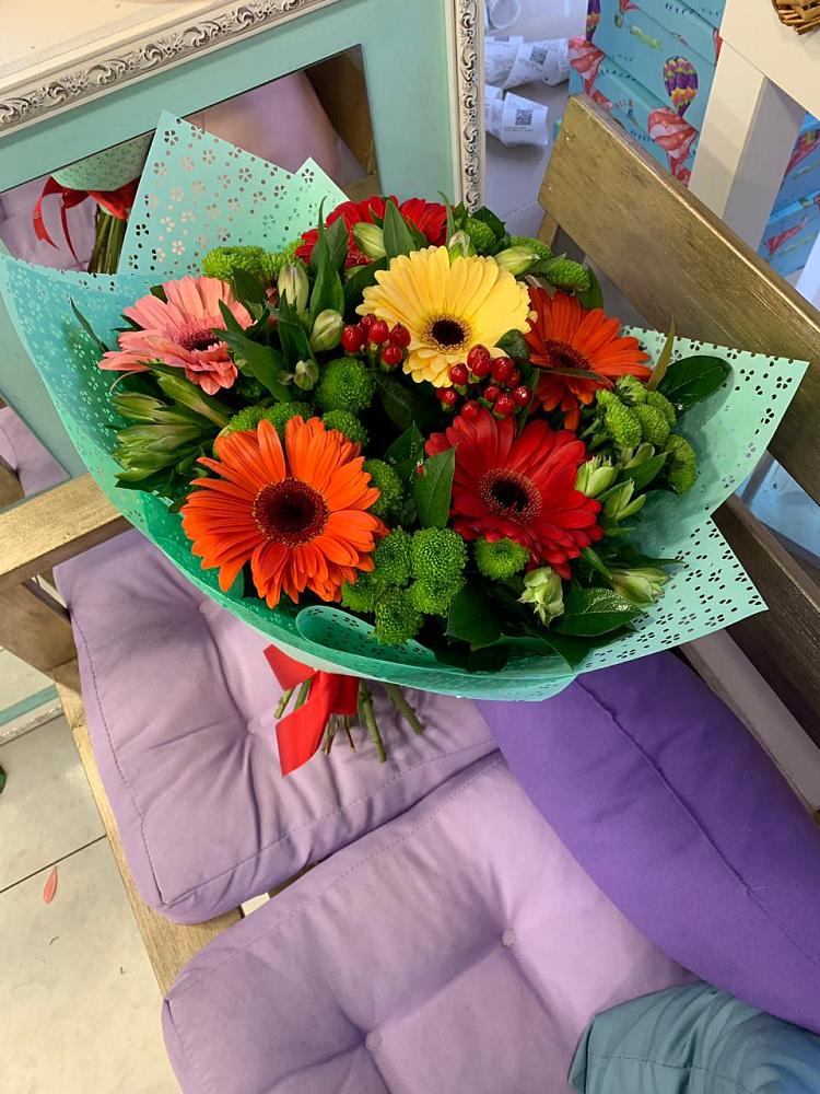 Букет цветов из: Герберы, Хризантемы и Альстромерии в Анциферово Новгородская область