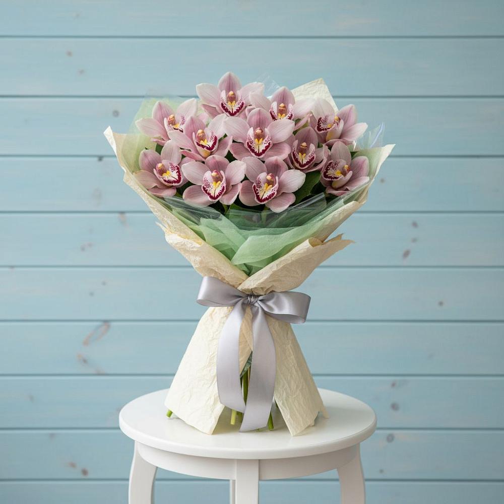 Букет цветов из: Орхидеи и Розы в Анциферово Новгородская область