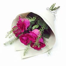 Букет цветов из:  Розы в Анциферово Новгородская область
