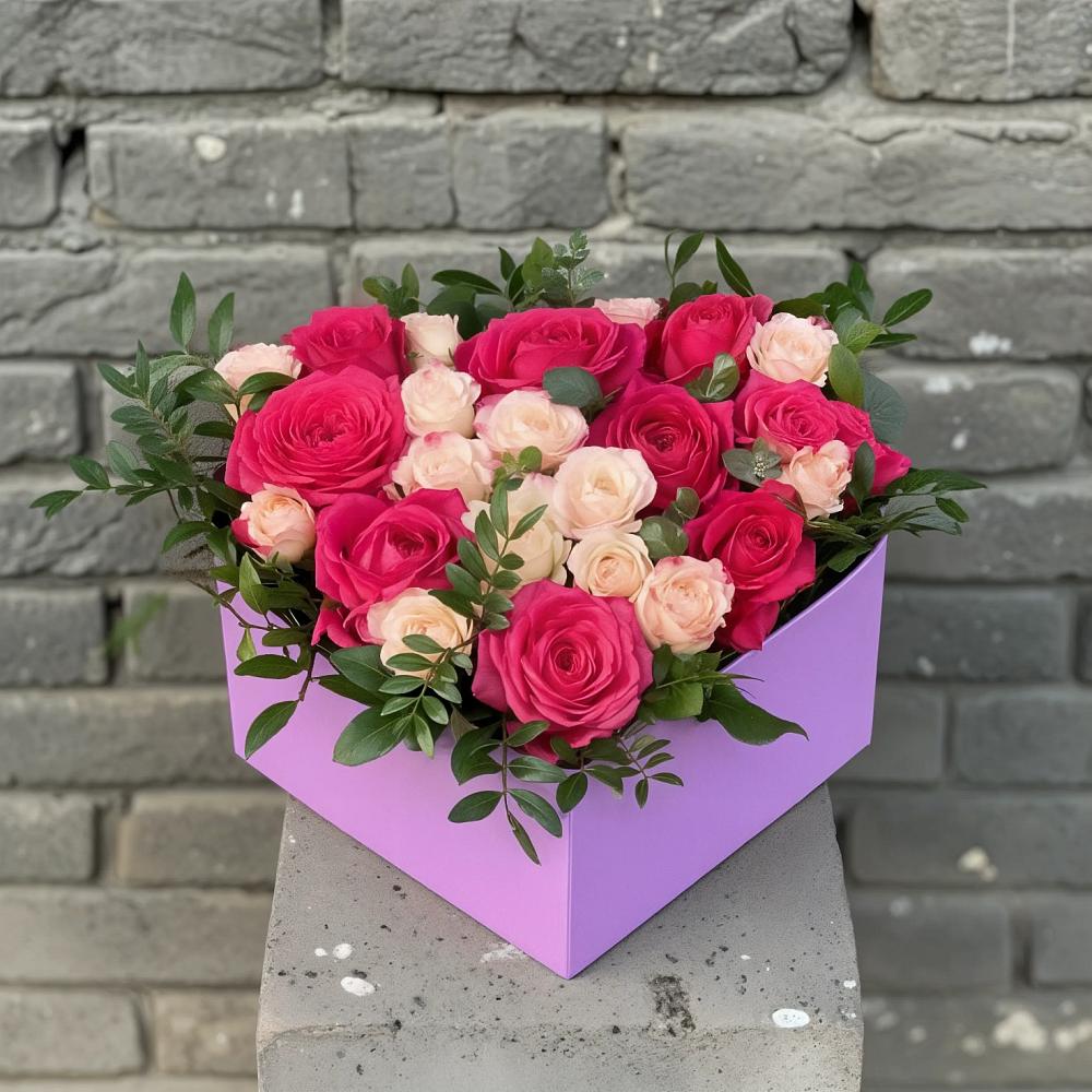 Цветочная композиция из Розы в коробке в Анциферово Новгородская область