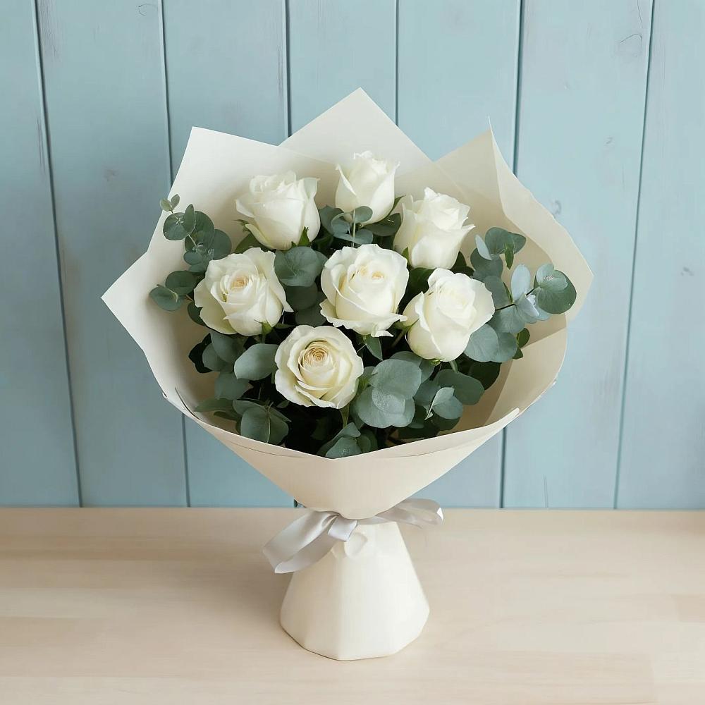 Букет Белые розы в Эвкалипте в Анциферово Новгородская область