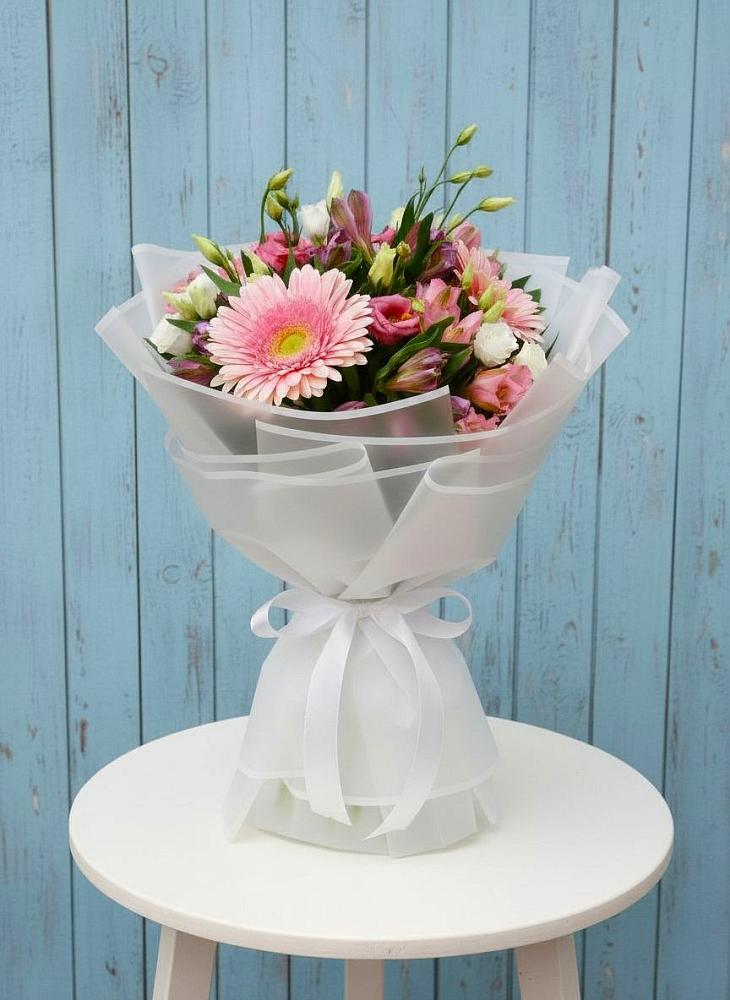 Букет цветов из: Герберы, Альстромерии и Лизиантусы в Анциферово Новгородская область