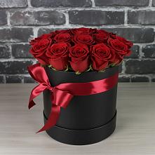 Цветочная композиция из Розы в шляпной коробке в Анциферово Новгородская область