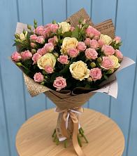 Букет цветов из:  Розы в Анциферово Новгородская область