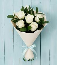 Букет цветов из:  Розы в Анциферово Новгородская область