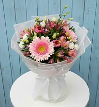 Букет цветов из:  Герберы, Альстромерии и Лизиантусы #REPLACE_PRED# Анциферово Новгородская область