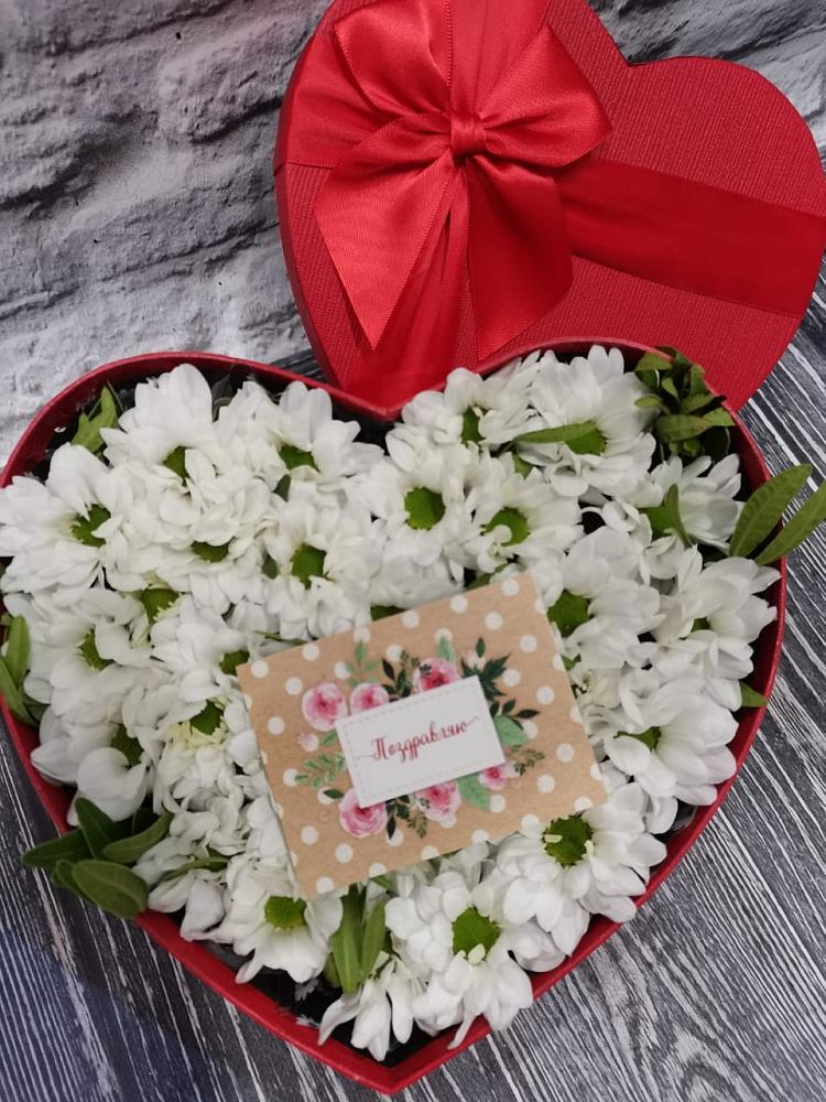 Цветочная композиция из Хризантемы в виде сердца в Анциферово Новгородская область