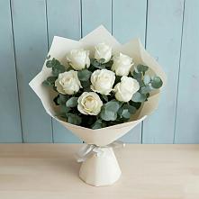 Букет Белые розы в Эвкалипте в Анциферово Новгородская область