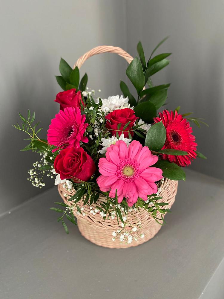 Цветочная композиция из Розы, Хризантемы и Герберы в корзине в Анциферово Новгородская область