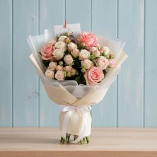 Букет цветов из:  Розы в Анциферово Новгородская область