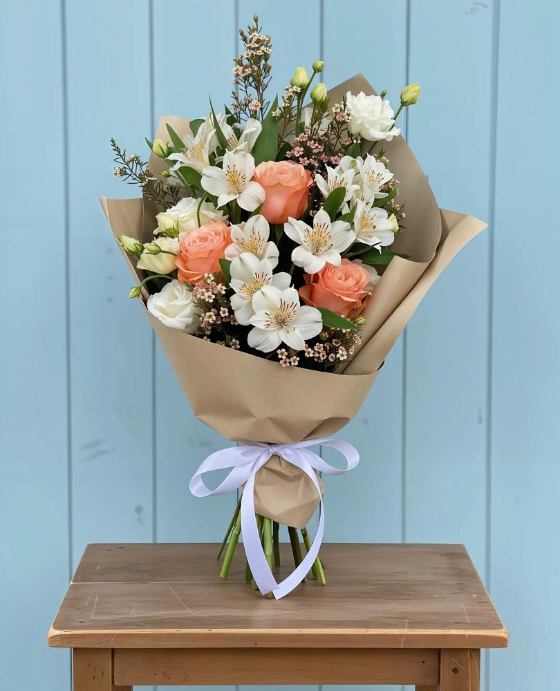 Букет цветов из: Альстромерии, Лизиантусы, Розы и Хризантемы в Анциферово Новгородская область