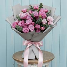 Букет цветов из:  Розы в Анциферово Новгородская область